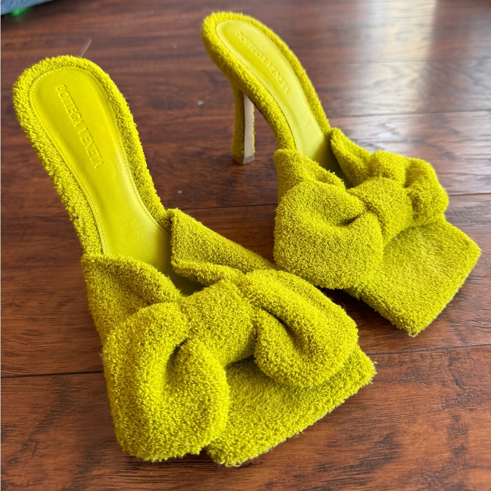 Bottega Veneta bow heels